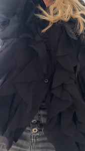 Elegance Noir – Schwarze Rüschenbluse in Einheitsgröße