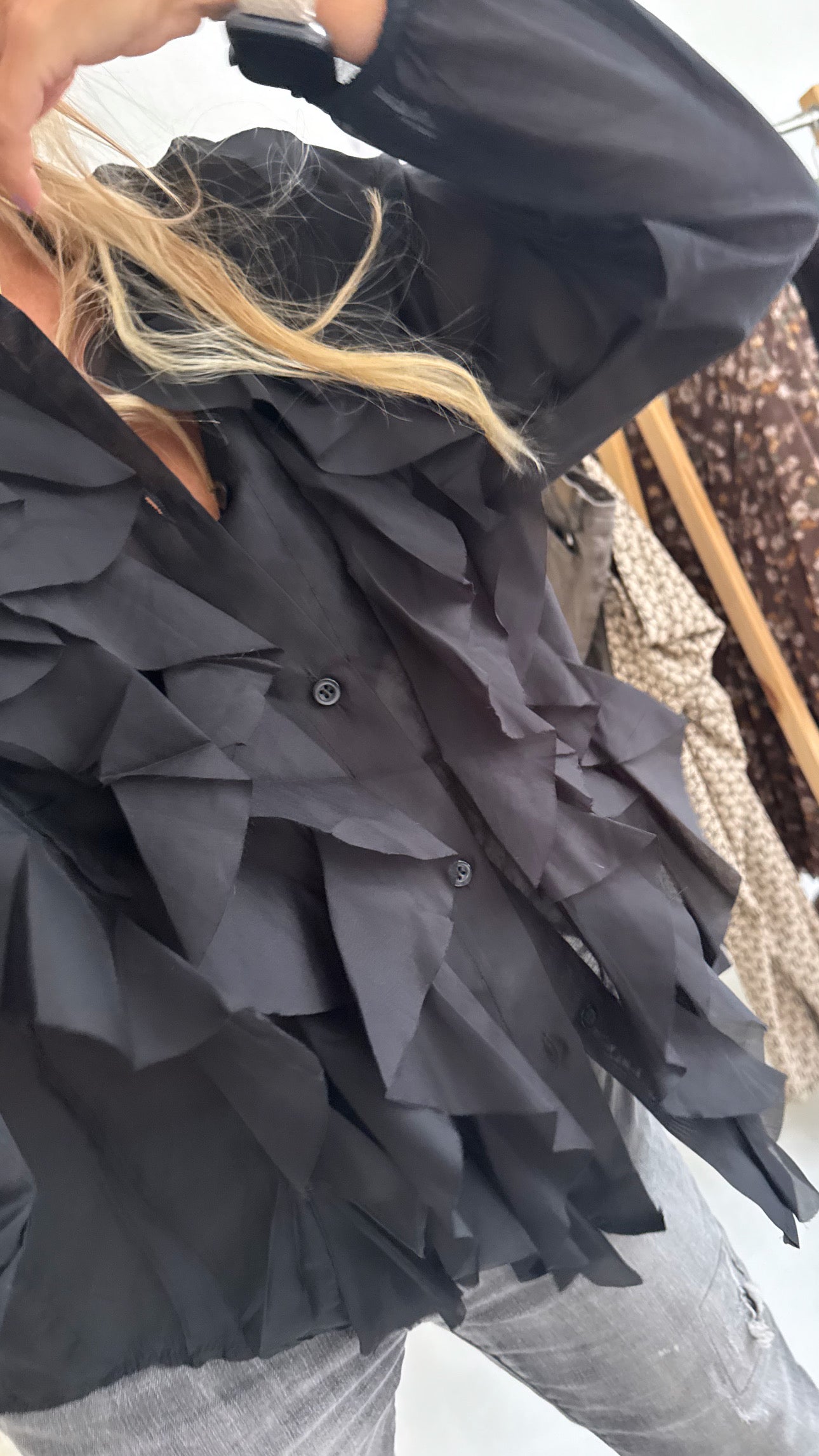 Elegance Noir – Schwarze Rüschenbluse in Einheitsgröße
