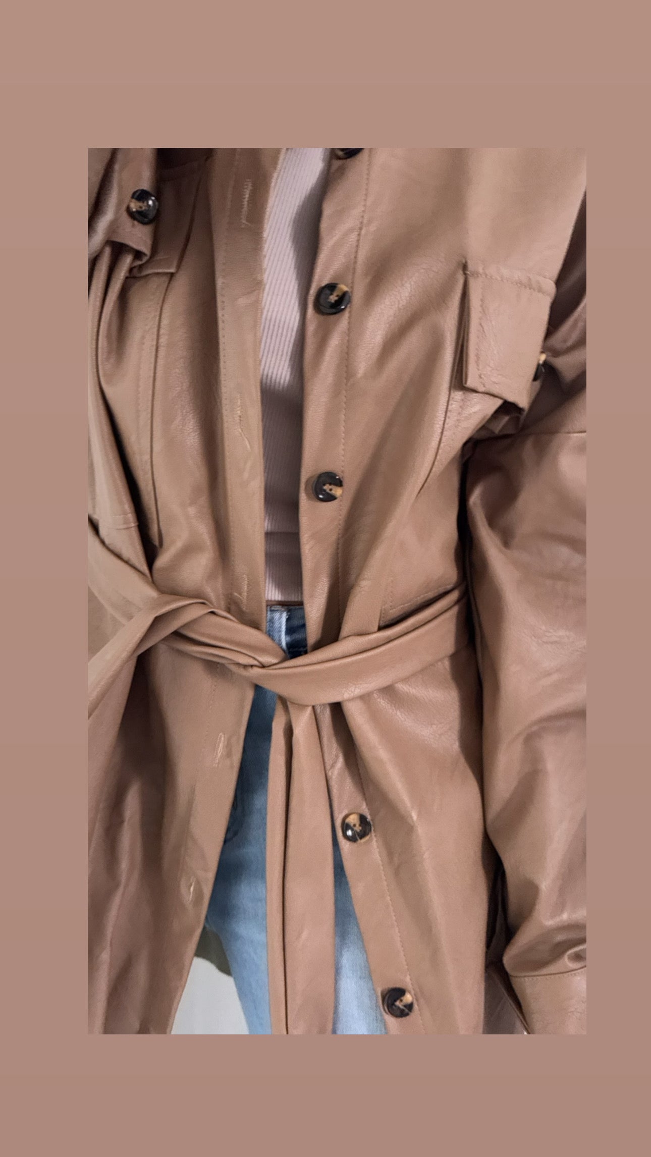 Leichter Mantel im Leder Look