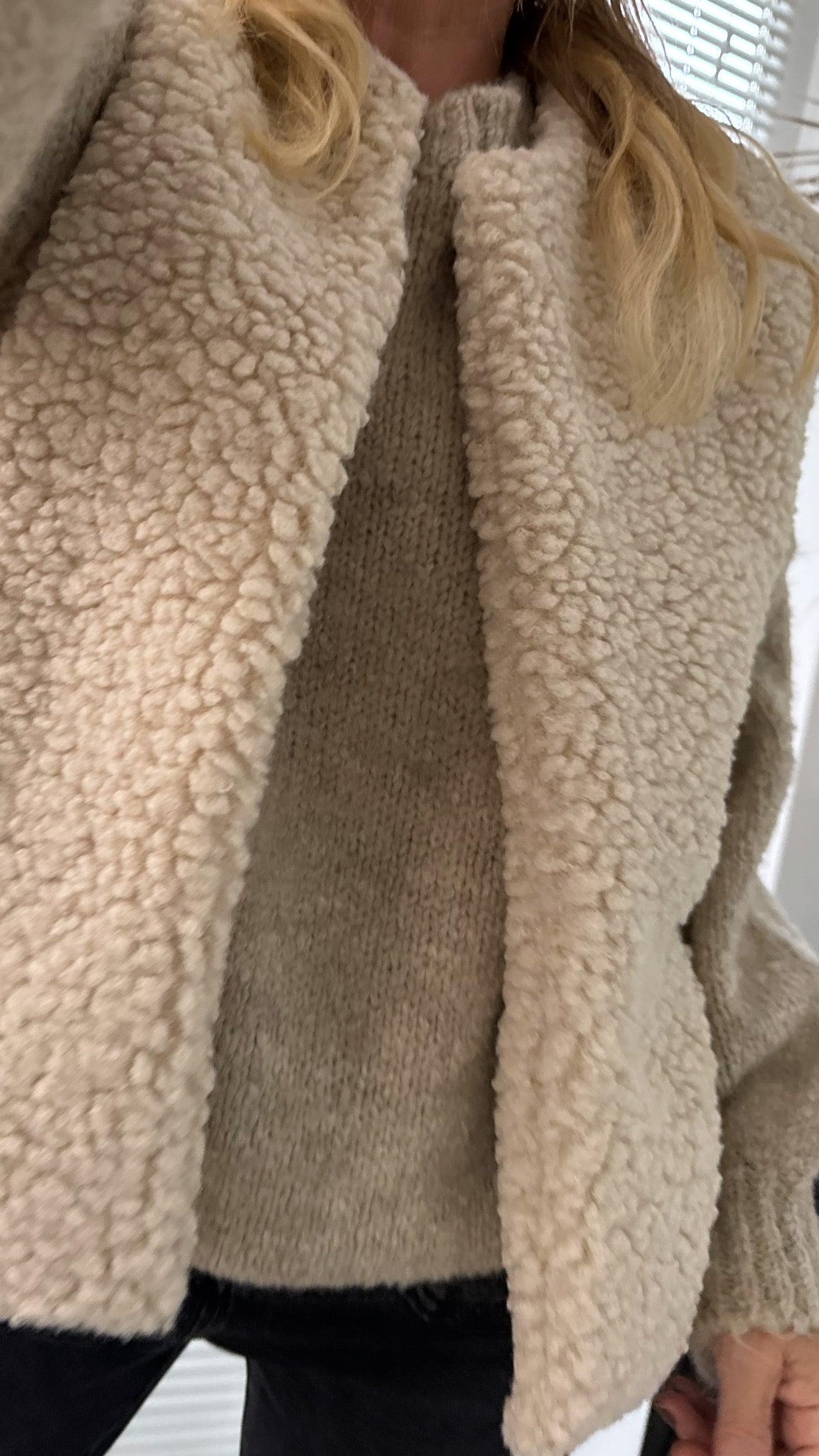 Kurze Teddyweste beige