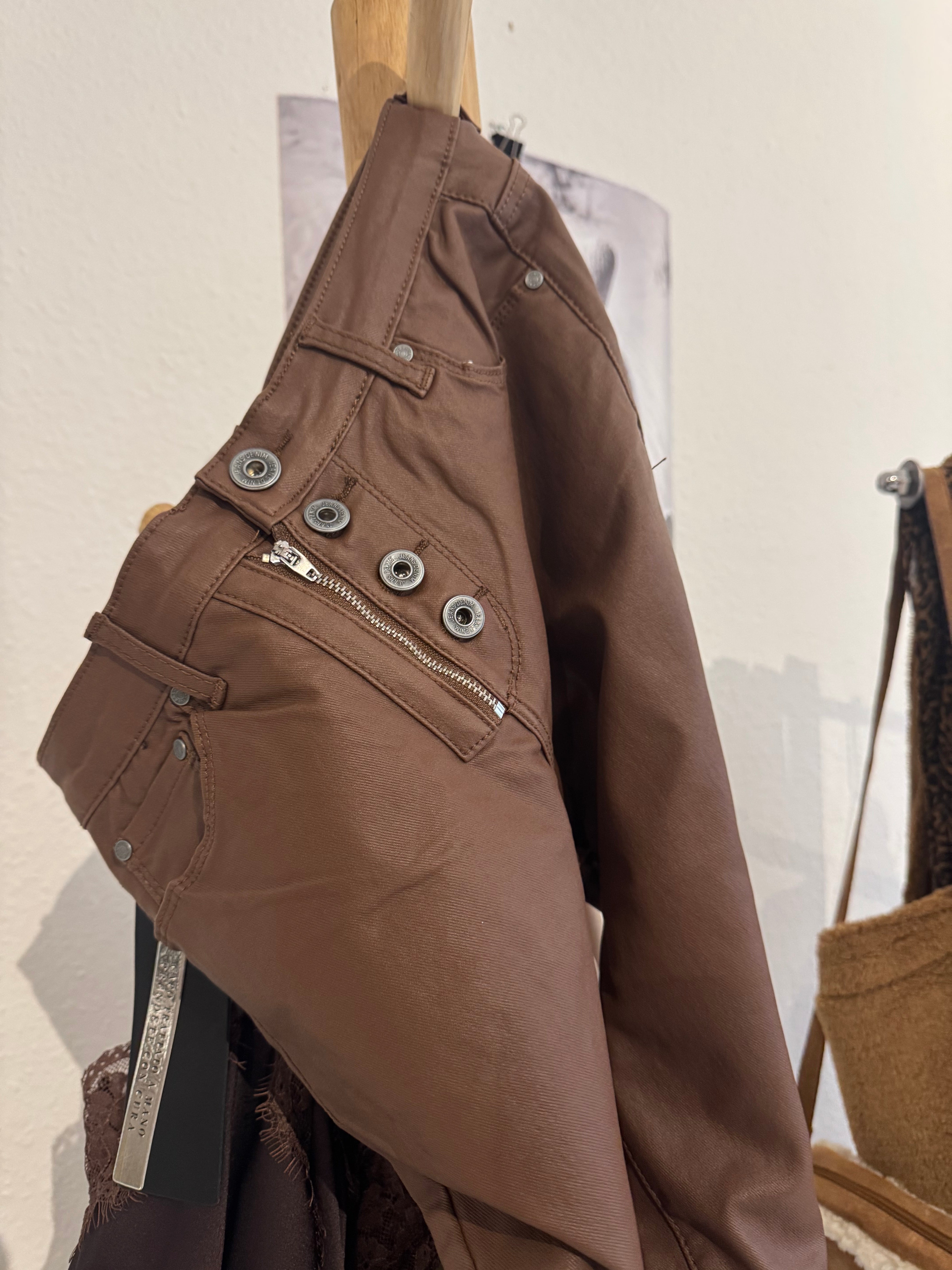 Jeans “HOT“ Schoko Lederoptik